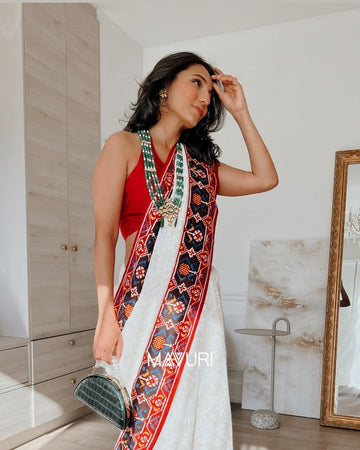 Gujarat – Where Every Saree Weaves a Story & Every Drape Unfolds Its Beauty