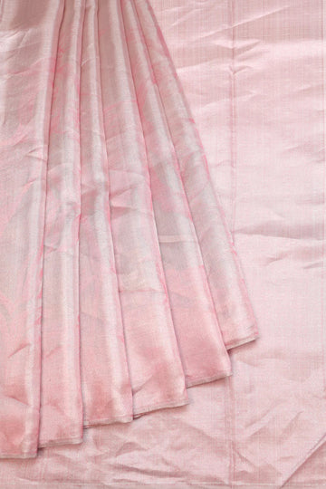 How to Choose the Right Saree Fabric for Every Season