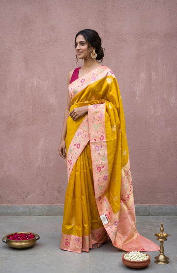 Mehendi Green Kora Silk Saree with Peach Border