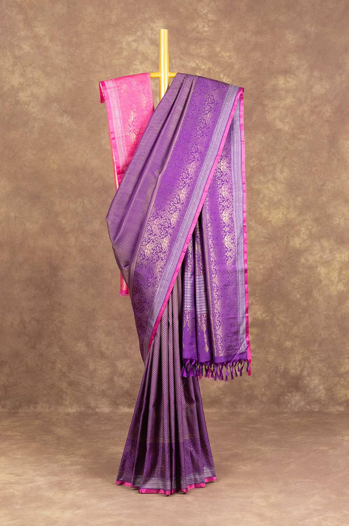 Enjoy the authenticity and originality that is brought to you by  Kancheepuram Varamahalakshmi Silks.